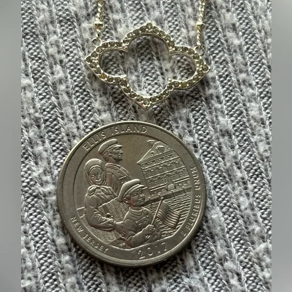 Vintage Stella & Dot signed silver tone rhinestone embedded clover necklace - Picture 4 of 7